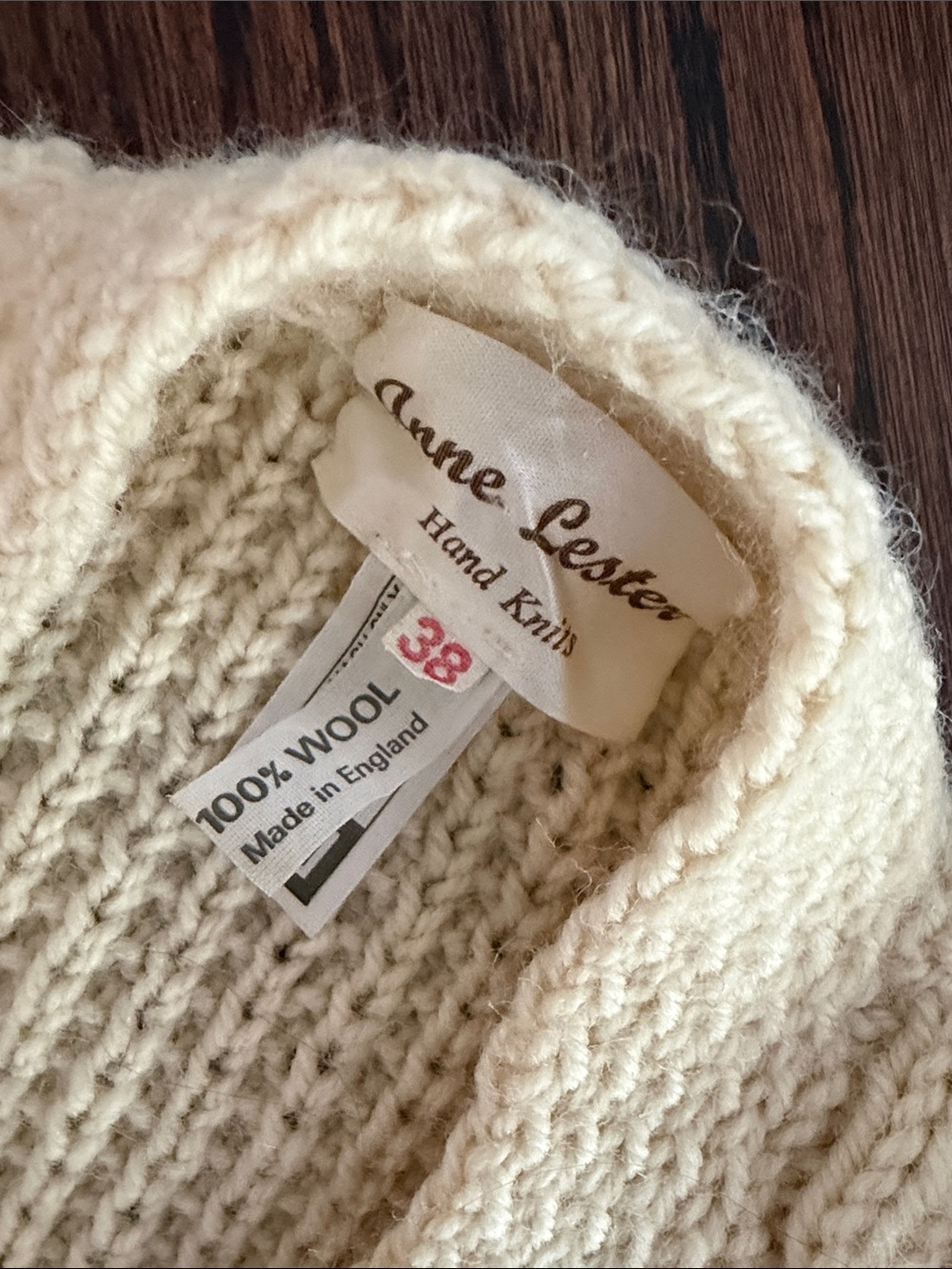 Vintage 100% wool hand knit cardigan, made in England in pristine condition - Picture 2 of 9